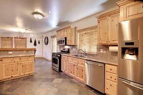 Starlight Retreat by Avantstay Gorgeous Log Style Home w Incredible Vi