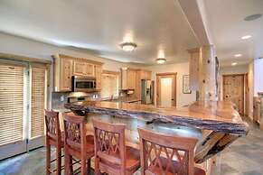 Starlight Retreat by Avantstay Gorgeous Log Style Home w Incredible Vi