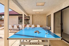 Lava Rocks by Avantstay Gorgeous Desert Haven w Pool Hot Tub Fire Pit 