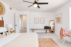 Lava Rocks by Avantstay Gorgeous Desert Haven w Pool Hot Tub Fire Pit 