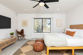 Lava Rocks by Avantstay Gorgeous Desert Haven w Pool Hot Tub Fire Pit 