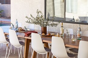 Lava Rocks by Avantstay Gorgeous Desert Haven w Pool Hot Tub Fire Pit 