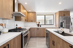 Lava Rocks by Avantstay Gorgeous Desert Haven w Pool Hot Tub Fire Pit 