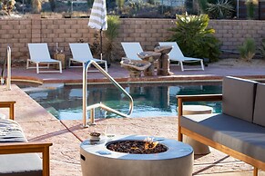 Lava Rocks by Avantstay Gorgeous Desert Haven w Pool Hot Tub Fire Pit 