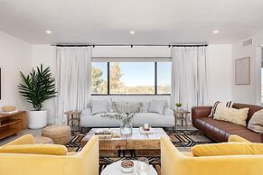 Lava Rocks by Avantstay Gorgeous Desert Haven w Pool Hot Tub Fire Pit 