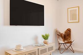 Lava Rocks by Avantstay Gorgeous Desert Haven w Pool Hot Tub Fire Pit 