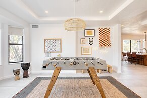 Lava Rocks by Avantstay Gorgeous Desert Haven w Pool Hot Tub Fire Pit 