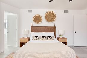 Lava Rocks by Avantstay Gorgeous Desert Haven w Pool Hot Tub Fire Pit 