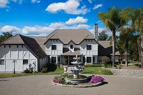 Burgundy by Avantstay Basketball Court Pool Hot Tub Outdoor Kitchen Ci
