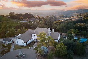 Burgundy by Avantstay Basketball Court Pool Hot Tub Outdoor Kitchen Ci