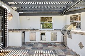 Burgundy by Avantstay Basketball Court Pool Hot Tub Outdoor Kitchen Ci