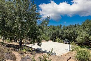 Burgundy by Avantstay Basketball Court Pool Hot Tub Outdoor Kitchen Ci