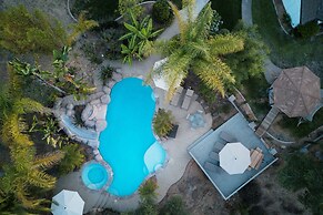 Burgundy by Avantstay Basketball Court Pool Hot Tub Outdoor Kitchen Ci