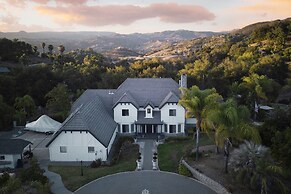 Burgundy by Avantstay Basketball Court Pool Hot Tub Outdoor Kitchen Ci