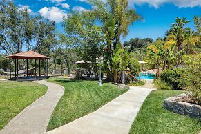 Burgundy by Avantstay Basketball Court Pool Hot Tub Outdoor Kitchen Ci