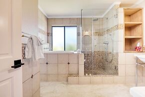 Burgundy by Avantstay Basketball Court Pool Hot Tub Outdoor Kitchen Ci