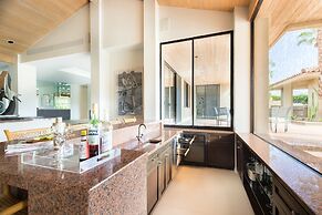 Moonshine by Avantstay Modern Stylish Estate w Bar Fire Pit Hot Tub 5