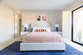 Moonshine by Avantstay Modern Stylish Estate w Bar Fire Pit Hot Tub 5