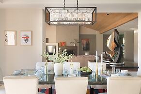 Moonshine by Avantstay Modern Stylish Estate w Bar Fire Pit Hot Tub 5