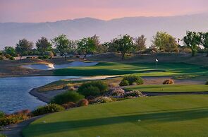 Moonshine by Avantstay Modern Stylish Estate w Bar Fire Pit Hot Tub 5