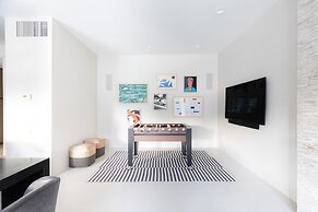 Moonshine by Avantstay Modern Stylish Estate w Bar Fire Pit Hot Tub 5