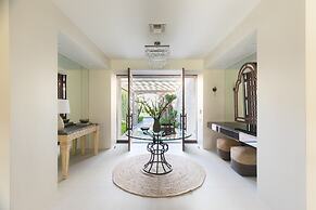 Moonshine by Avantstay Modern Stylish Estate w Bar Fire Pit Hot Tub 5