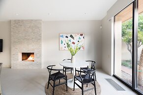 Moonshine by Avantstay Modern Stylish Estate w Bar Fire Pit Hot Tub 5