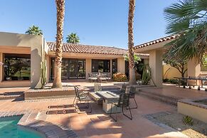 Moonshine by Avantstay Modern Stylish Estate w Bar Fire Pit Hot Tub 5