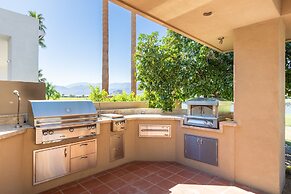 Moonshine by Avantstay Modern Stylish Estate w Bar Fire Pit Hot Tub 5