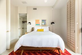 Moonshine by Avantstay Modern Stylish Estate w Bar Fire Pit Hot Tub 5