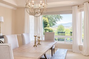 Grand Contento by Avantstay Extraordinary Estate w Pool Movie Room