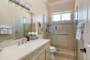 Grand Contento by Avantstay Extraordinary Estate w Pool Movie Room