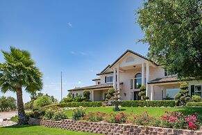 Grand Contento by Avantstay Extraordinary Estate w Pool Movie Room