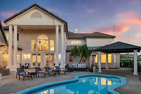 Grand Contento by Avantstay Extraordinary Estate w Pool Movie Room