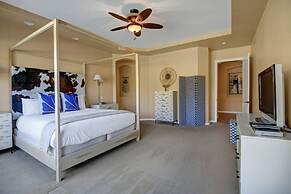 Songbird by Avantstay Pool Spa Firepit Tons of Outdoor Seating