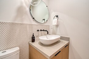 Encore by Avantstay Minutes From the Slopes in PC w Hot Tub