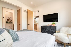 Encore by Avantstay Minutes From the Slopes in PC w Hot Tub