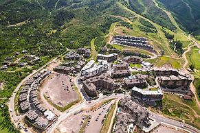 Encore by Avantstay Minutes From the Slopes in PC w Hot Tub