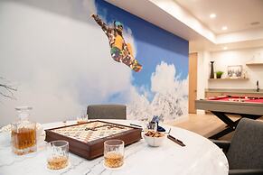 Encore by Avantstay Minutes From the Slopes in PC w Hot Tub