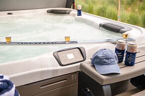 Encore by Avantstay Minutes From the Slopes in PC w Hot Tub