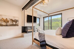 Encore by Avantstay Minutes From the Slopes in PC w Hot Tub