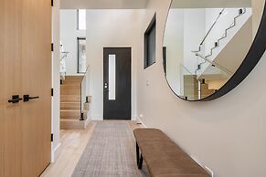 Encore by Avantstay Minutes From the Slopes in PC w Hot Tub