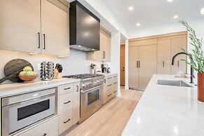 Encore by Avantstay Minutes From the Slopes in PC w Hot Tub