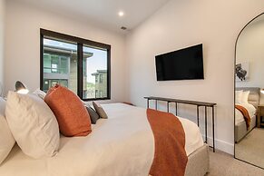 Encore by Avantstay Minutes From the Slopes in PC w Hot Tub