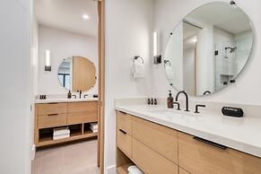 Encore by Avantstay Minutes From the Slopes in PC w Hot Tub