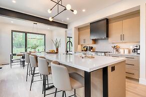 Encore by Avantstay Minutes From the Slopes in PC w Hot Tub