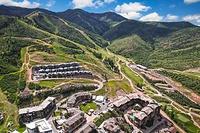 Encore by Avantstay Minutes From the Slopes in PC w Hot Tub