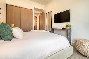 Encore by Avantstay Minutes From the Slopes in PC w Hot Tub