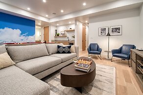 Encore by Avantstay Minutes From the Slopes in PC w Hot Tub