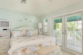 Bahamian Reed by Avantstay Walk to Everything w Community Pool Week Lo